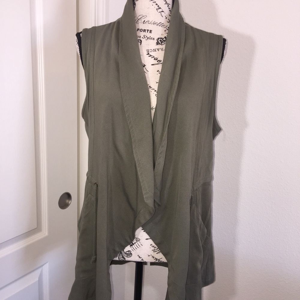 Olive green vest🌸
